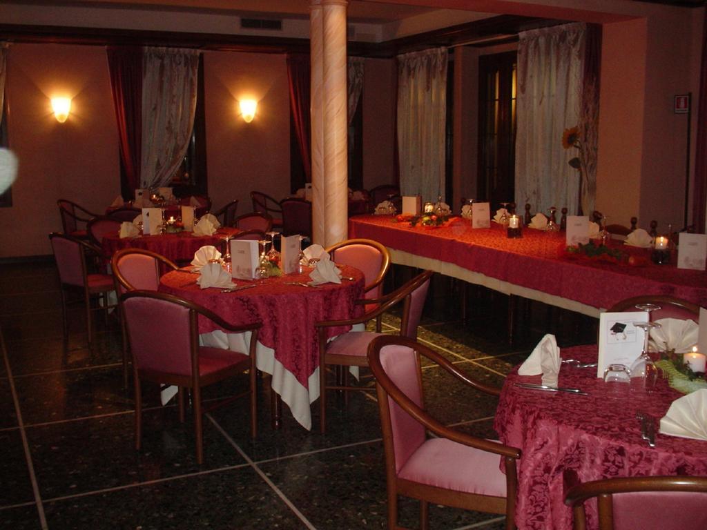 Albergo Ristorante Flora Витторио-Венето Экстерьер фото